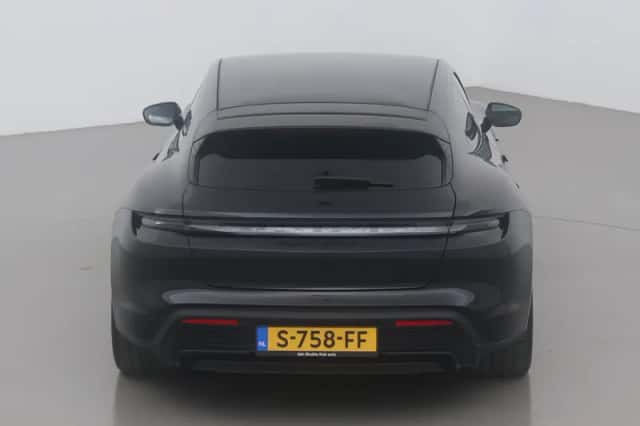 Porsche Taycan (2023) thumbnail 9