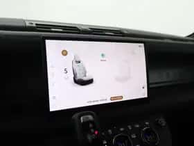 Land Rover Defender (2025) thumbnail 25