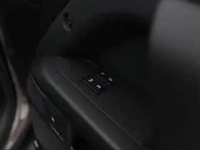 Land Rover Defender (2025) thumbnail 48