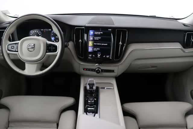 Volvo XC60 (2021) thumbnail 4