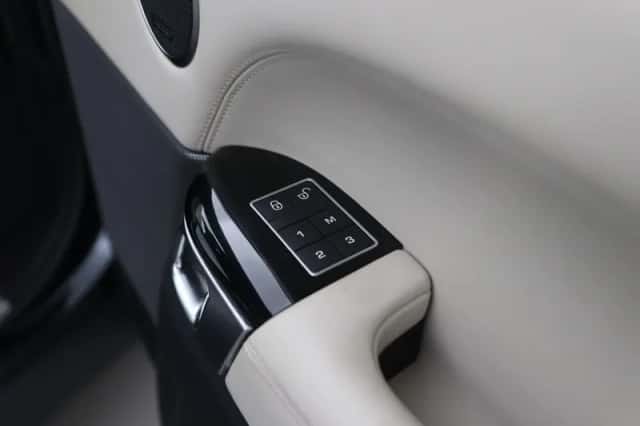 Land Rover Range Rover Sport (2015) thumbnail 45