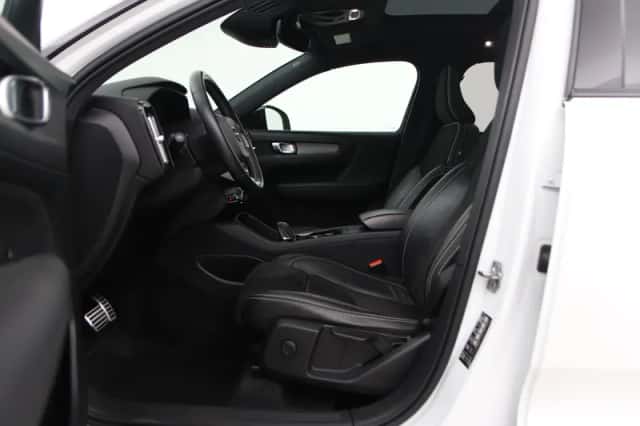 Volvo XC40 (2019) thumbnail 3