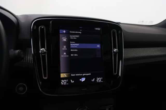 Volvo XC40 (2019) thumbnail 25