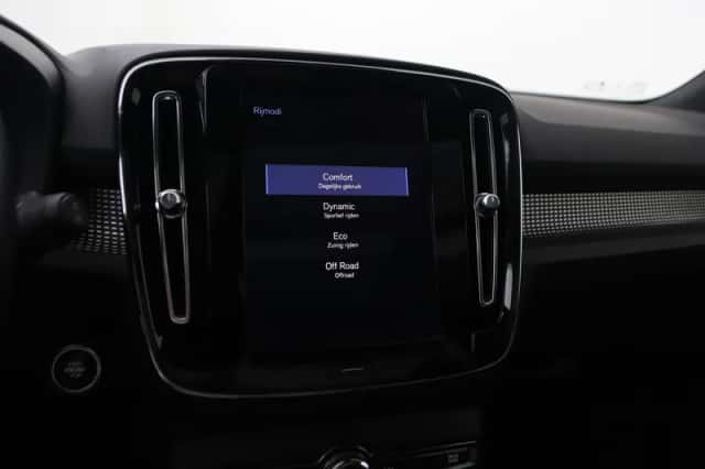 Volvo XC40 (2019) thumbnail 31