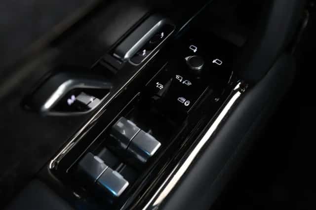 Land Rover Range Rover Sport (2023) thumbnail 61