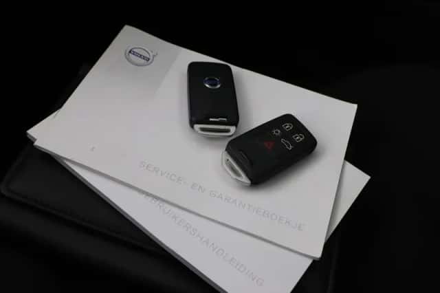 Volvo V40 (2016) thumbnail 12