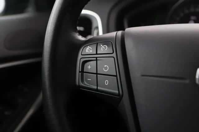Volvo V40 (2016) thumbnail 26