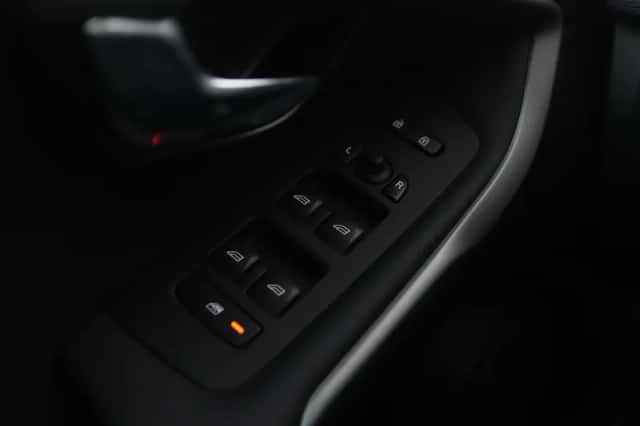 Volvo V40 (2016) thumbnail 30
