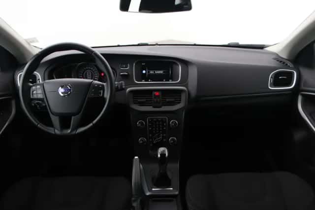 Volvo V40 (2016) thumbnail 4