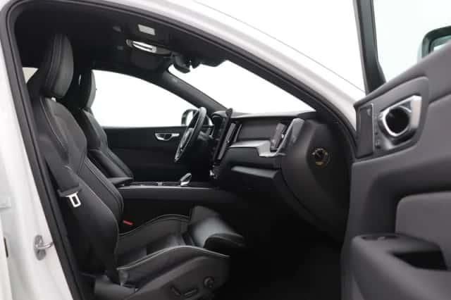 Volvo XC60 (2025) thumbnail 5