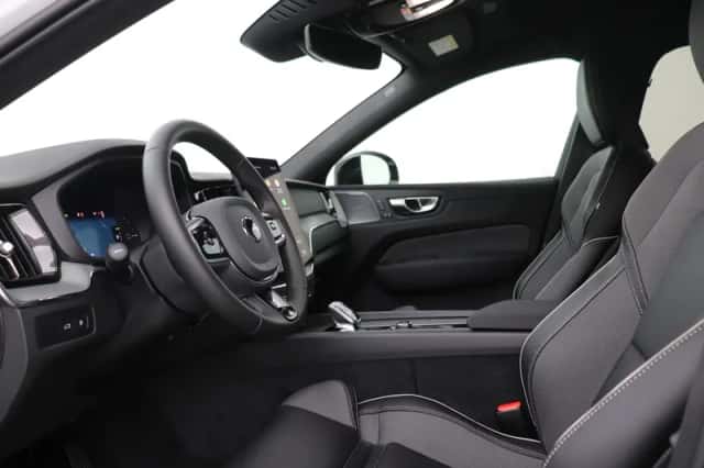 Volvo XC60 (2025) thumbnail 3