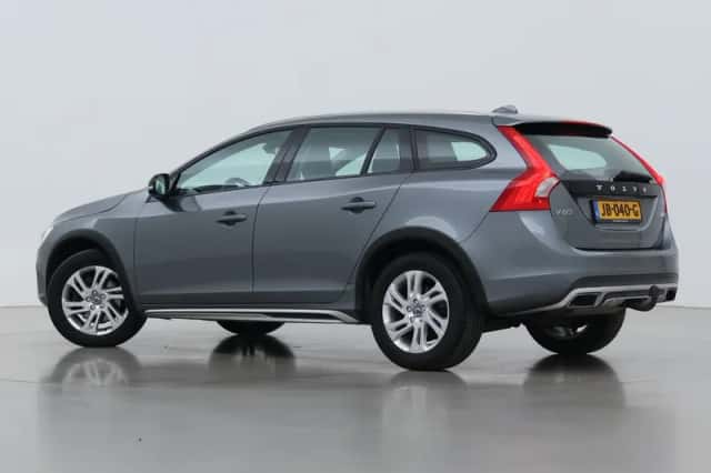 Volvo V60 (2016) thumbnail 2