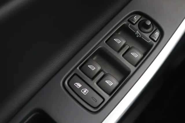 Volvo V60 (2016) thumbnail 33