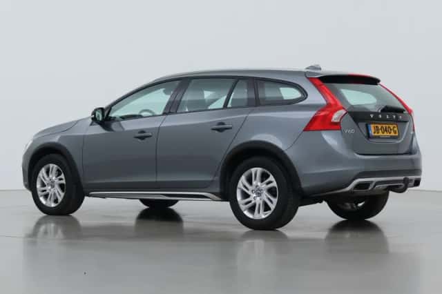 Volvo V60 (2016) thumbnail 47