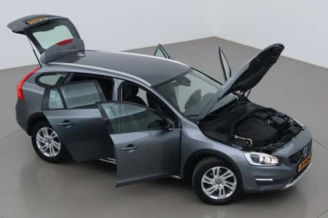 Volvo V60 (2016) thumbnail 6