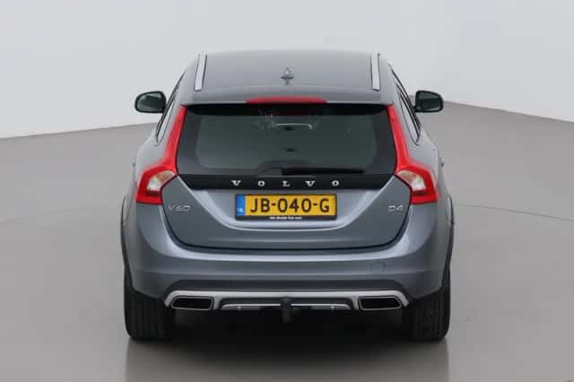 Volvo V60 (2016) thumbnail 9