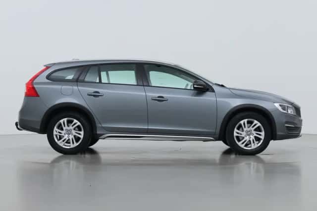 Volvo V60 (2016) thumbnail 10