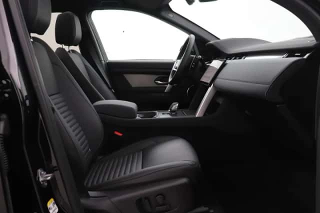 Land Rover Discovery Sport (2025) thumbnail 5