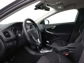 Volvo V40 (2017) thumbnail 3