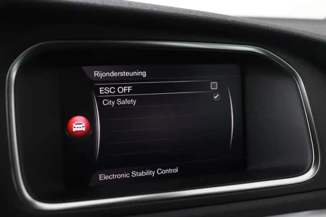Volvo V40 (2017) thumbnail 24