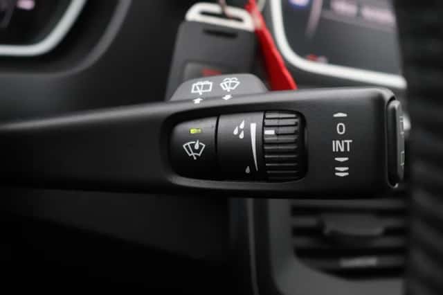 Volvo V40 (2017) thumbnail 33