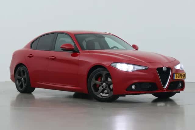 Alfa Romeo Giulia (2016) thumbnail 1