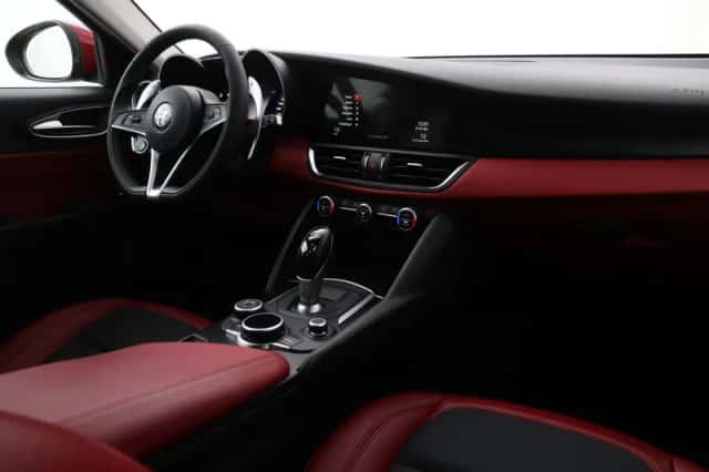Alfa Romeo Giulia (2016) thumbnail 17