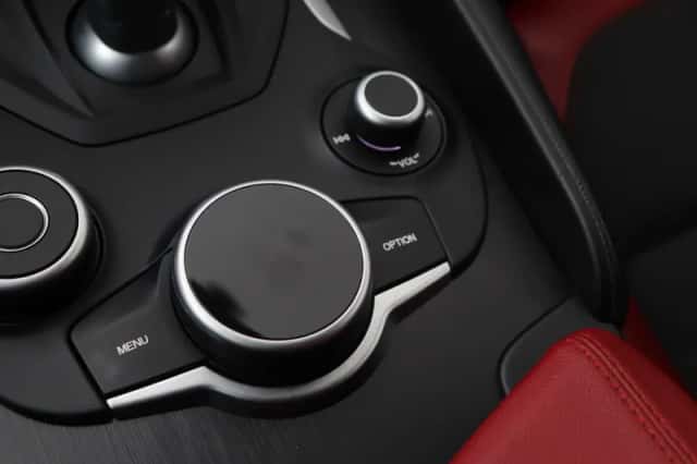 Alfa Romeo Giulia (2016) thumbnail 29