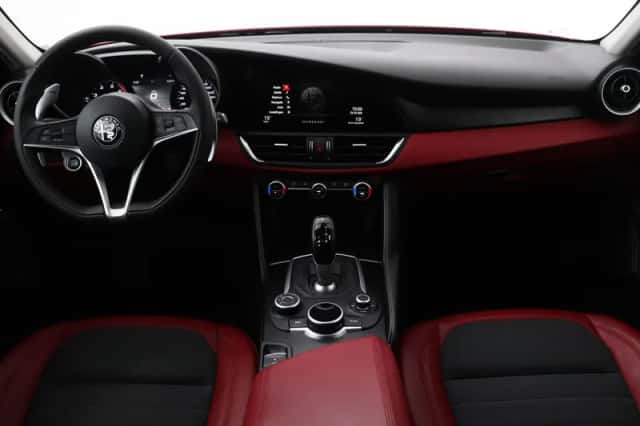 Alfa Romeo Giulia (2016) thumbnail 4