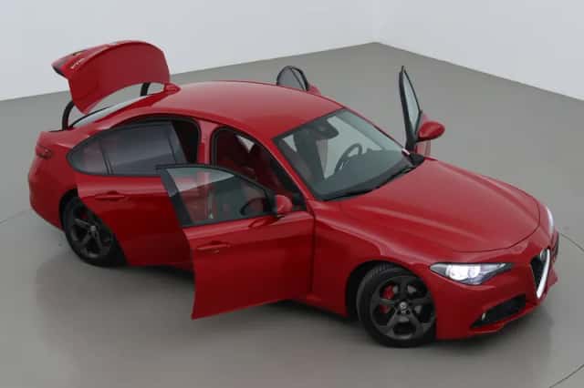 Alfa Romeo Giulia (2016) thumbnail 6