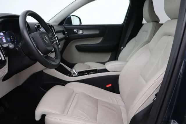 Volvo XC40 (2022) thumbnail 3