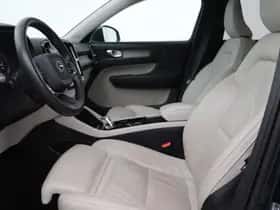 Volvo XC40 (2022) thumbnail 3
