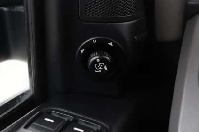 Land Rover Discovery (2007) thumbnail 32