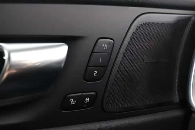 Volvo XC60 (2021) thumbnail 44