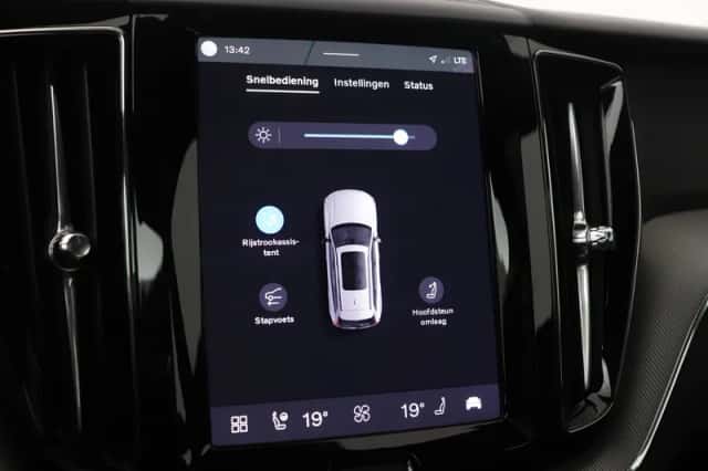 Volvo XC60 (2025) thumbnail 28
