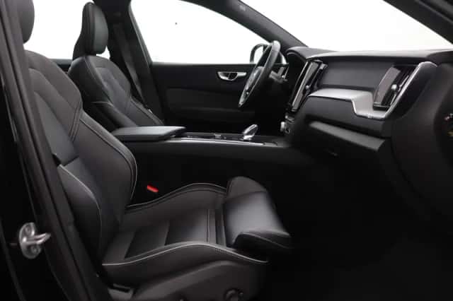 Volvo XC60 (2025) thumbnail 5