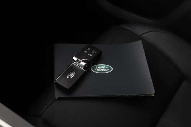 Land Rover Range Rover Velar (2025) thumbnail 18