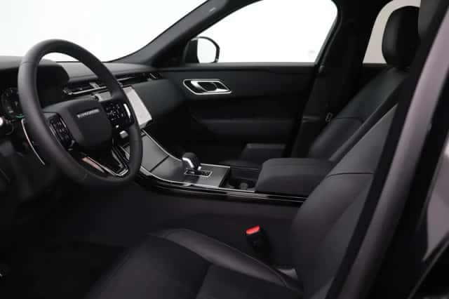 Land Rover Range Rover Velar (2025) thumbnail 3