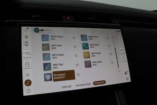 Land Rover Range Rover Velar (2025) thumbnail 25