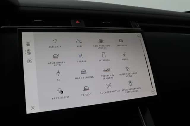 Land Rover Range Rover Velar (2025) thumbnail 31