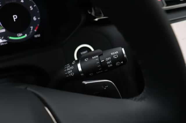 Land Rover Range Rover Velar (2025) thumbnail 42
