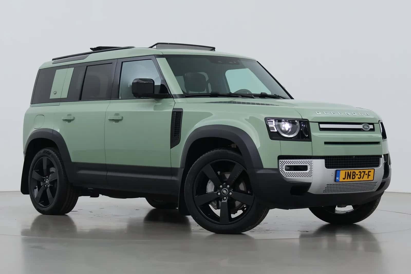 Land Rover Defender (2024) — foto 1