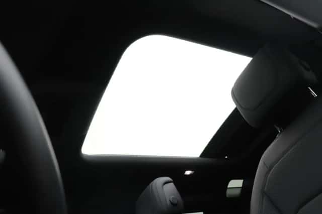 Land Rover Defender (2024) thumbnail 17