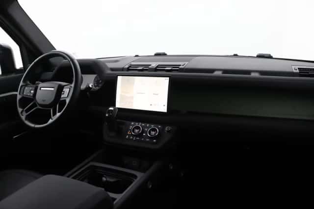 Land Rover Defender (2024) thumbnail 19