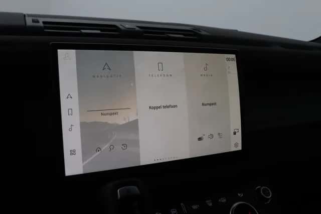 Land Rover Defender (2024) thumbnail 21