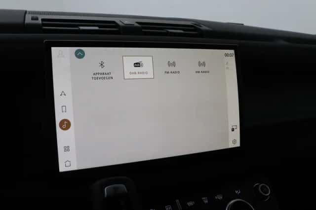 Land Rover Defender (2024) thumbnail 26