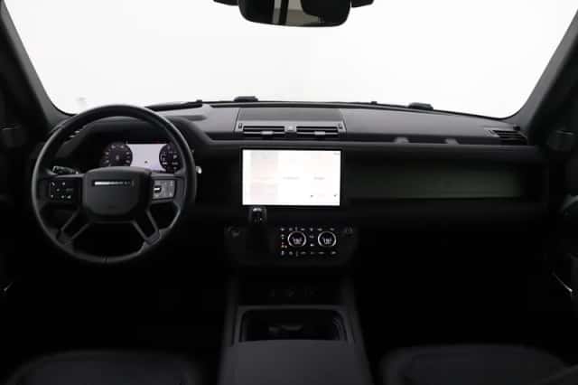 Land Rover Defender (2024) thumbnail 4
