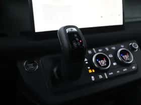 Land Rover Defender (2024) thumbnail 32