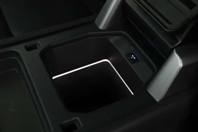 Land Rover Defender (2024) thumbnail 43