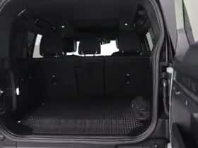 Land Rover Defender (2024) thumbnail 50